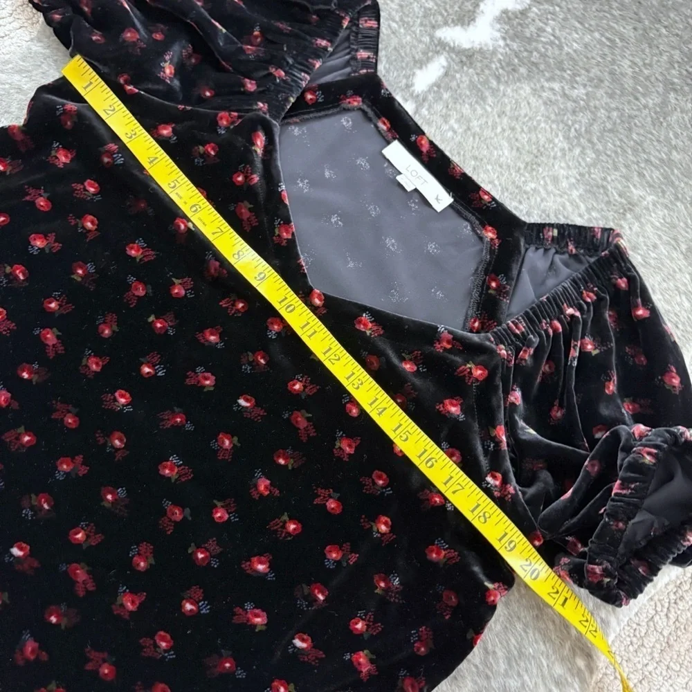 LOFT Velvet Floral Puff Sleeve Top
